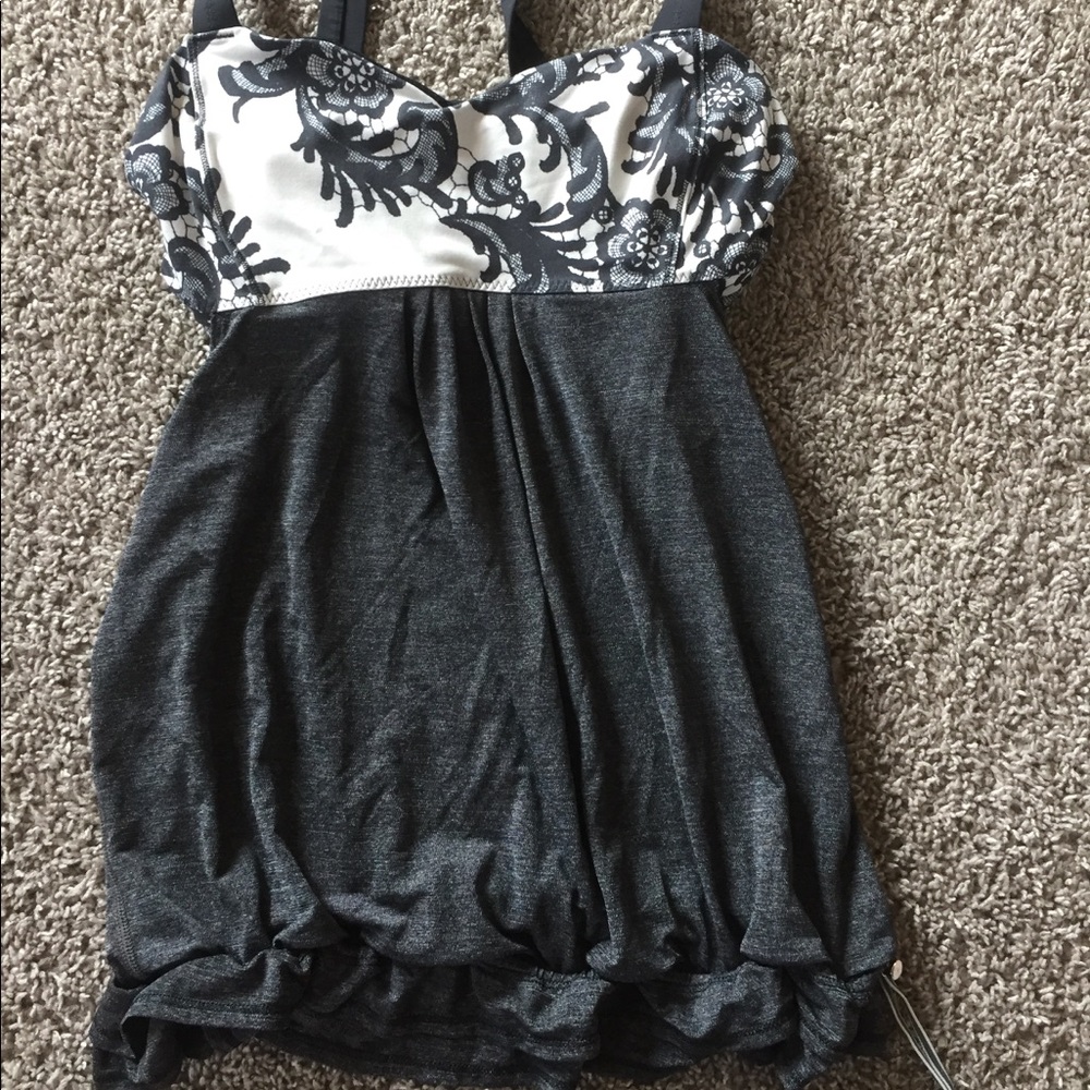 Lululenon tank size 6